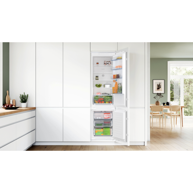Bosch KIN96NSE0G, Built-in fridge-freezer with freezer at bottom