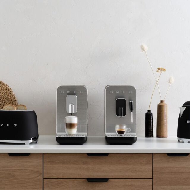 Smeg KLF03BLMUK Kettle, Black