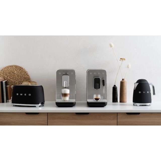Smeg KLF03BLMUK Kettle, Black