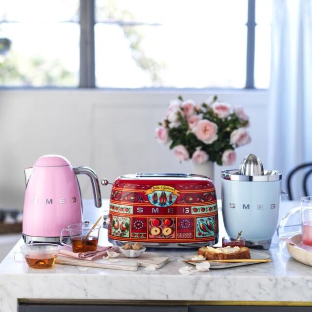 Smeg KLF03PKUK Kettle, Pink